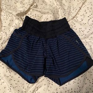 Lululemon tracker shorts